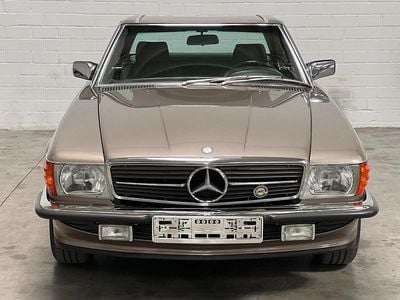 Braun Gebraucht 1987 Mercedes 560 Cabrio | 36.900 €