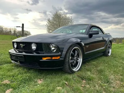 Gebraucht Ford Mustang GT 305 PS (224 kW) 2007 Schwarz Cabrio