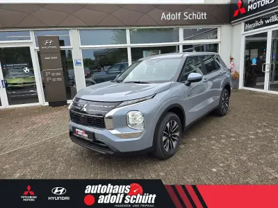 Gebraucht Mitsubishi Outlander P-HEV Basis 306 PS (225 kW) 2026 Mondsteingrau SUV