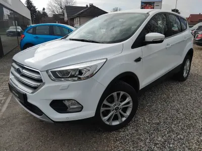 Gebraucht Ford Kuga Titanium 150 PS (110 kW) 2018 Weiß SUV