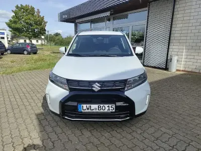 Neu Suzuki Vitara Comfort 110 PS (80 kW) 2025 Pearl cool white metallic SUV