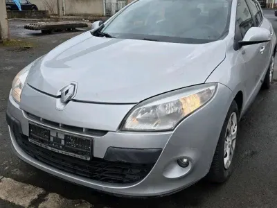 Używany Renault Mégane 110 KM (80 kW) 2010 Srebrny Hatchback