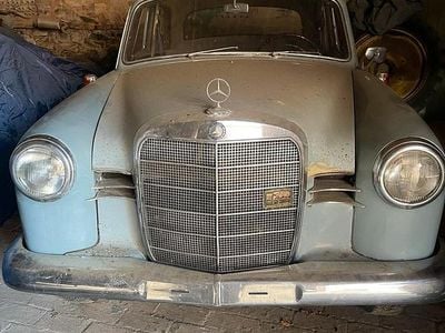Gebraucht Mercedes 180 68 PS (50 kW) 1961 Blau Limousine