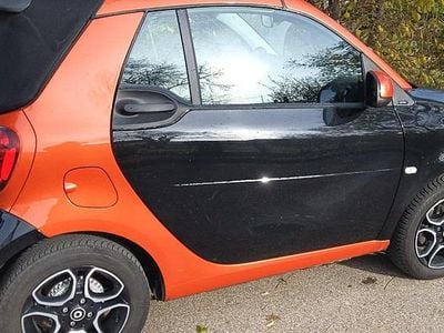 Schwarz Gebraucht 2019 Smart ForTwo Cabrio Cabrio | 15.990 € (Fairer Preis)