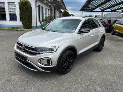 Usata VW T-Roc Move 150 CV (110 kW) 2024 Argento SUV