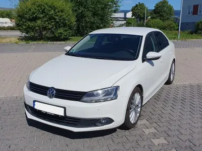 Gebraucht VW Jetta Comfortline 105 PS (77 kW) 2011 Weiß Limousine