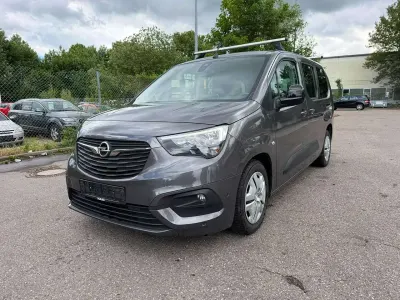 Gebraucht Opel Combo Elegance 131 PS (96 kW) 2022 Mondstein grau/e:vulkan grau Van / Kleinbus
