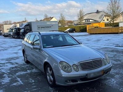 Silber Gebraucht 2003 Mercedes E220 Kombi | 1.999 €