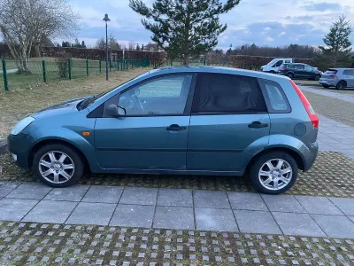 Second-hand Ford Fiesta Viva 80 CP (58 kW) 2003 Verde Hatchback
