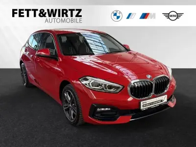 Gebraucht BMW 118 Sport Line 136 PS (100 kW) 2023 Melbourne rot metallic Kleinwagen