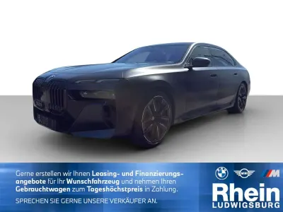 Gebraucht BMW 740 Sport Line 299 PS (219 kW) 2025 Bmw individual frozen deep gr Limousine