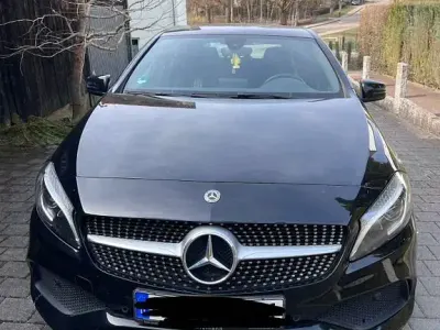 Gebraucht Mercedes A180 Edition 122 PS (89 kW) 2018 Schwarz Limousine