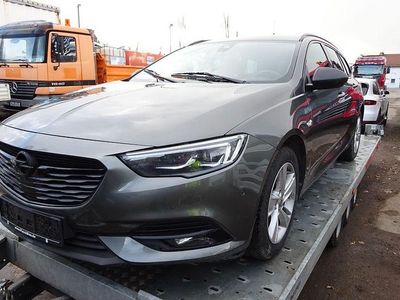 Usado Opel Insignia Exklusiv 170 HP (125 kW) 2018 Cinzento Carrinha