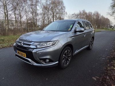Gebraucht Mitsubishi Outlander P-HEV Edition 121 PS (88 kW) 2015 Grau SUV