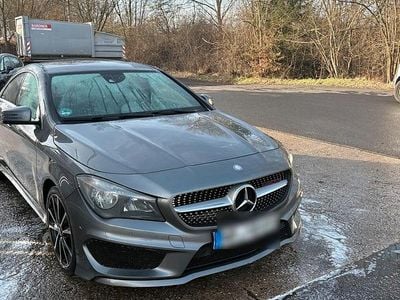 Grau Gebraucht 2014 Mercedes CLA220 AMG line Limousine | 14.500 € (Teuer)