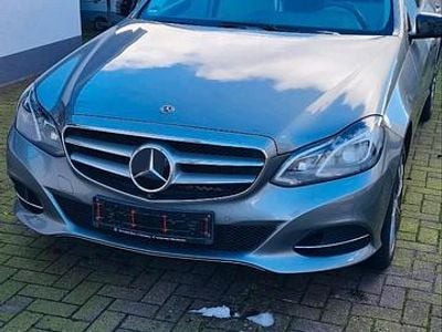 Silber Gebraucht 2014 Mercedes E300 Kombi | 18.000 €
