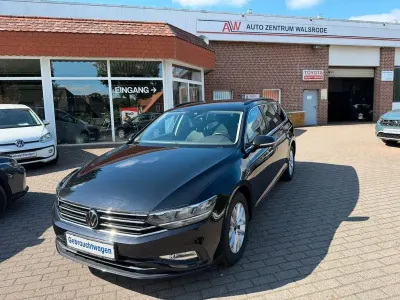 Gebraucht VW Passat 150 PS (110 kW) 2023 Schwarz Kombi