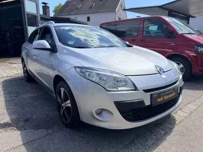 Gebraucht Renault Mégane III Dynamique 110 PS (80 kW) 2012 Silber Limousine