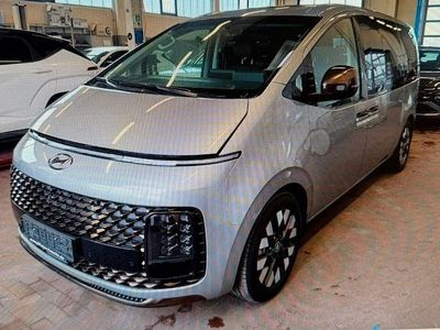 Gebraucht Hyundai Staria Signature 177 PS (130 kW) 2024 Shimmering silver Van / Kleinbus