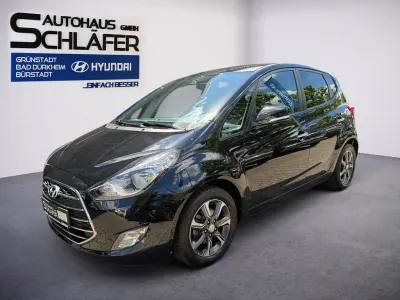 Gebraucht Hyundai i20 Space Plus 125 PS (91 kW) 2018 Phantom black / mic Van / Kleinbus