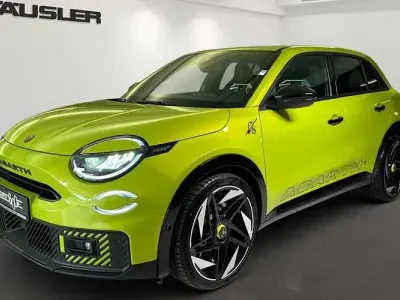 Neu Abarth 600e Scorpionissima 207 kW (282 PS) 2025 Grün SUV