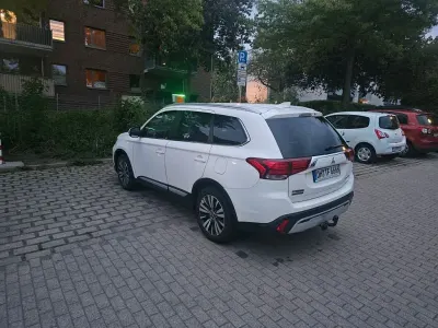 Używany Mitsubishi Outlander Edition 150 KM (110 kW) 2017 Biały SUV