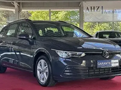 Gebraucht VW Golf VIII 131 PS (96 kW) 2022 Grau Limousine