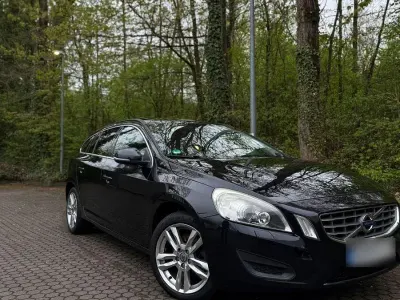 Begagnad Volvo V60 Momentum 163 HK (119 kW) 2012 Svart Kombi