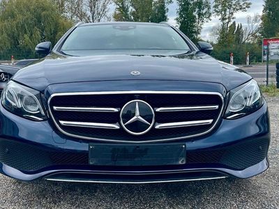 Gebraucht Mercedes E220 194 PS (142 kW) 2019 Blau Kombi