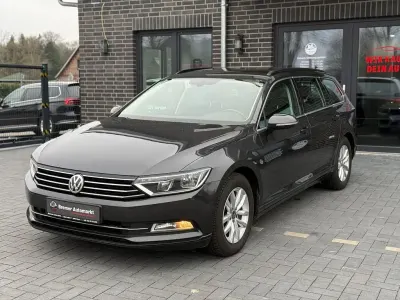 Gebraucht VW Passat Comfortline 120 PS (88 kW) 2018 Mangangrau metallic Kombi
