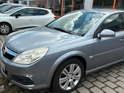 Usata Opel Vectra 155 CV (114 kW) 2005 Argento Berlina
