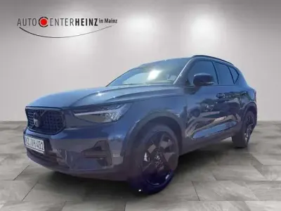 Neu Volvo XC40 Plus 163 PS (119 kW) 2026 Blau SUV