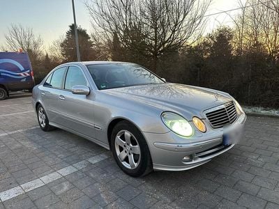 Gebraucht Mercedes E220 Avantgarde 150 PS (110 kW) 2005 Silber Limousine