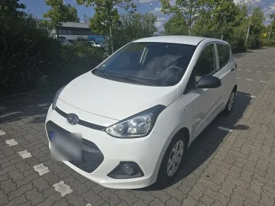 Gebraucht Hyundai i10 67 PS (49 kW) 2015 Weiß Kleinwagen