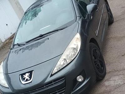 Grau Gebraucht 2012 Peugeot 207 Limousine | 800 € (Superpreis)
