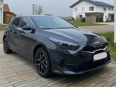 Gebraucht Kia Ceed 140 PS (102 kW) 2024 Grau Kleinwagen