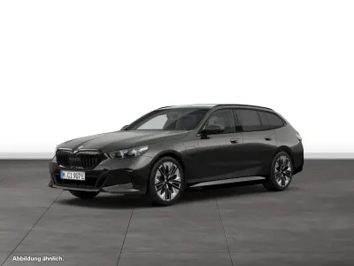 Gebraucht BMW 550e 489 PS (359 kW) 2025 Grau Kombi