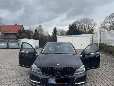 Gebraucht Mercedes C180 169 PS (124 kW) 2011 Schwarz Limousine