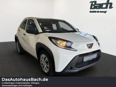 Gebraucht Toyota Aygo X Basis 72 PS (52 kW) 2022 Weiß SUV