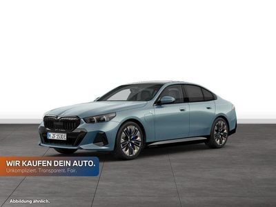 Gebraucht BMW 550e Comfort Edition 489 PS (359 kW) 2025 Cape york grün metallic Limousine