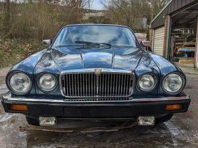 Gebraucht Jaguar XJ12 295 PS (216 kW) 1982 Blau Limousine