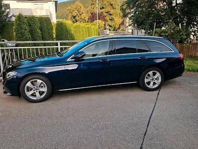 Gebraucht Mercedes E220 Avantgarde 194 PS (142 kW) 2017 Blau Kombi