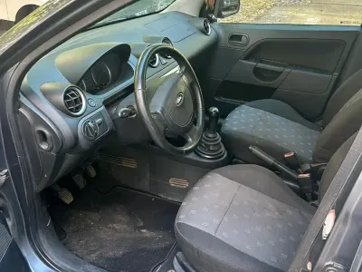 Gebraucht Ford Fiesta 75 PS (55 kW) 2004 Grau Kleinwagen