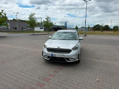 Gebraucht Kia Niro Vision 105 PS (77 kW) 2017 Silber SUV