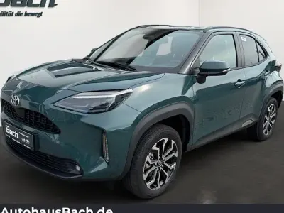 Neu Toyota Yaris Cross 130 PS (95 kW) 2026 Grün SUV