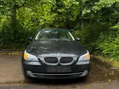 Gebraucht BMW 525 197 PS (144 kW) 2007 Schwarz Kombi