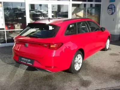 Używany Seat Leon Style 131 KM (96 kW) 2021 Czerwony Kombi
