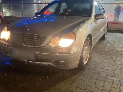 Usata Mercedes C220 143 CV (105 kW) 2001 Argento Berlina