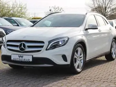 Używany Mercedes GLA220 Style 170 KM (125 kW) 2015 Biały SUV