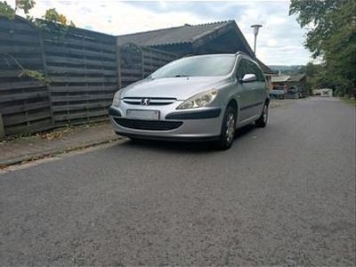 Silber Gebraucht 2003 Peugeot 307 Kombi | 900 €